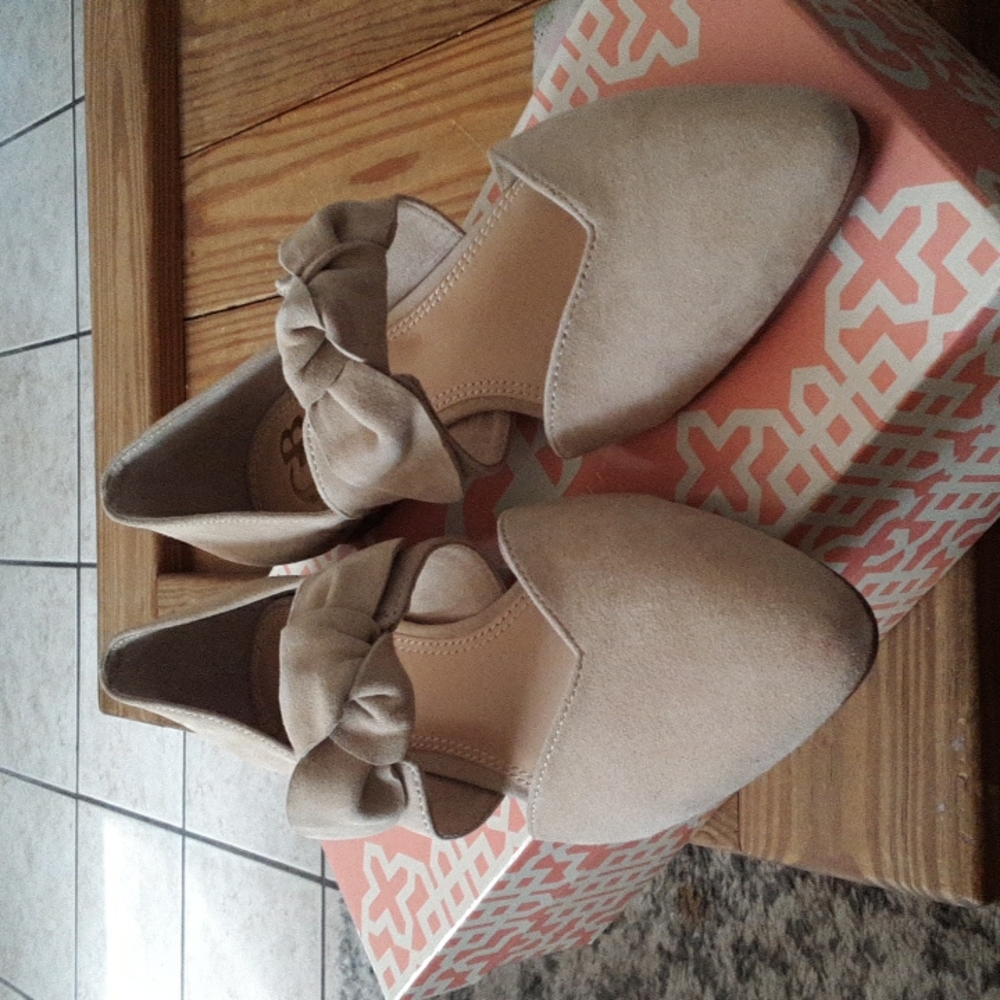 Gianni Bini Beige Bow Flats